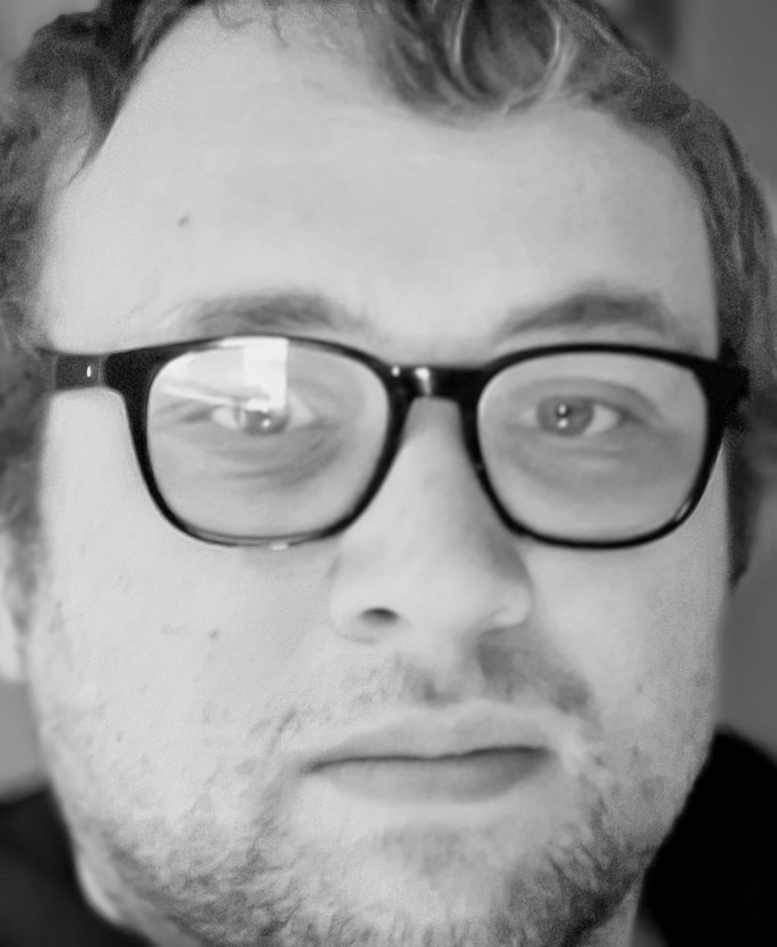 Schauspielerei auf der Bühne - eine dynamische Szene voller Emotionen und Ausdruckskraft.